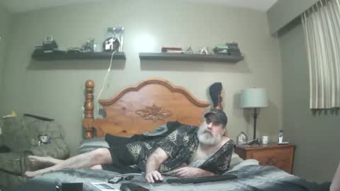 Straightbear4you online show from February 17, 11:43 pm