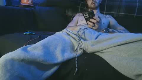 straitpipermann22 online show from October 30, 2:12 am