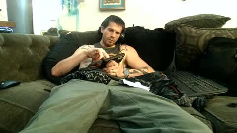 straitpipermann22 online show from December 16, 3:35 am