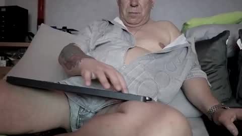 Stranger online show from April 19, 9:17 pm