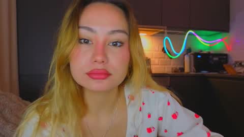 Tati and Lola online show from March 1, 4:17 am