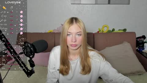 Snapshot of streis_mua chatting on January 18, 3:53 am Streis  open pvt online show from January 18, 3:53 am