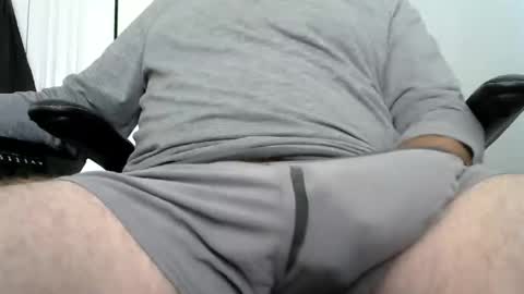 Snapshot of strokes_for_you chatting on January 2, 5:18 pm strokes_for_you online show from January 2, 5:18 pm