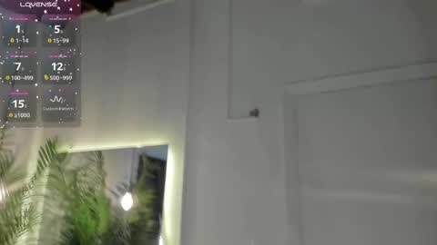 Snapshot of strong_girl_ chatting on February 20, 11:09 am Alexa   online show from February 20, 11:09 am