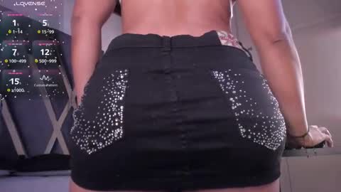 Snapshot of strong_girl_ chatting on October 16, 11:21 am Alexa   online show from October 16, 11:21 am
