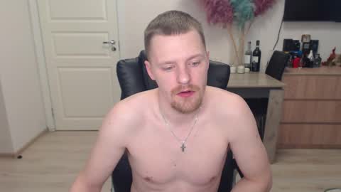 strong_guy_xxx online show from January 16, 8:23 am
