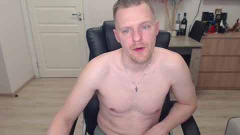 strong_guy_xxx online show from December 17, 1:07 pm