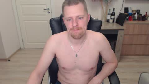 strong_guy_xxx online show from November 25, 3:33 pm