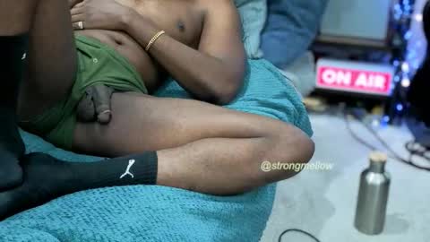 strongmellow online show from October 19, 6:12 pm