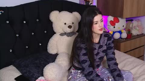 sttrawberry online show from November 19, 3:06 am