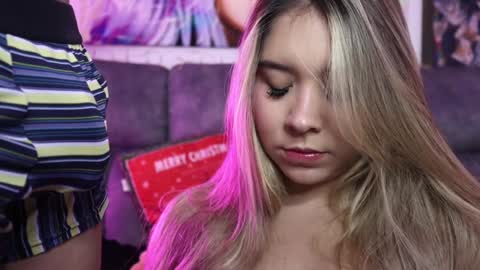 Snapshot of students_porn chatting on December 2, 1:07 am students_porn online show from December 2, 1:07 am