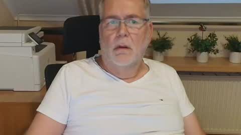 subbear1968 online show from July 5, 7:54 pm