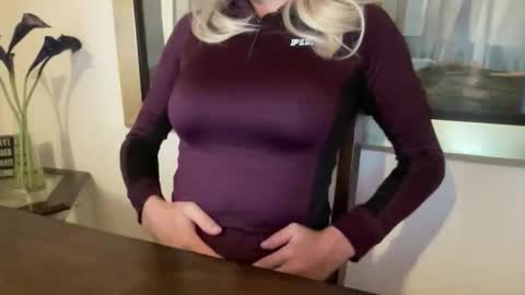 Sissy Isabella online show from April 19, 7:09 am