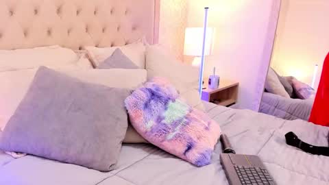 Luna  online show from November 6, 8:23 pm