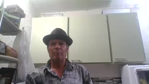 Snapshot of suckitu812 chatting on February 3, 11:31 am SUCKITU812 online show from February 3, 11:31 am