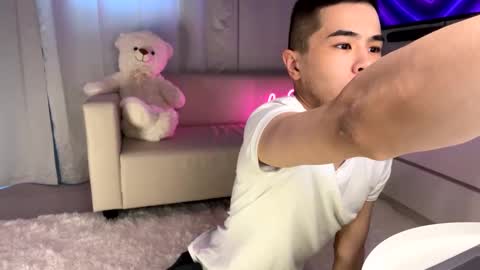 Snapshot of sue_star chatting on March 1, 9:18 am Emmy online show from March 1, 9:18 am