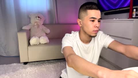 Snapshot of sue_star chatting on March 9, 9:13 am Emmy online show from March 9, 9:13 am