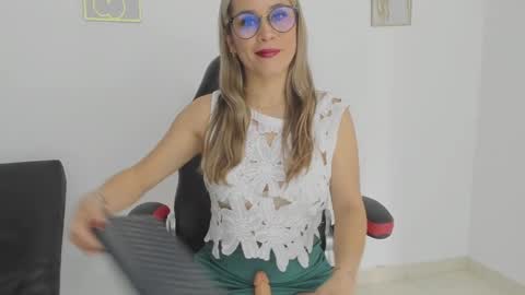 sugar_milff online show from September 27, 2:26 pm