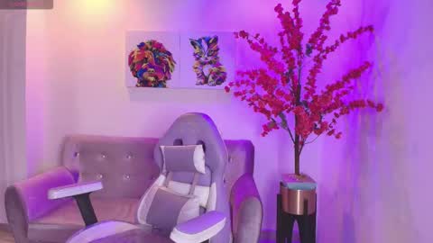 summer_miller online show from March 16, 11:47 am