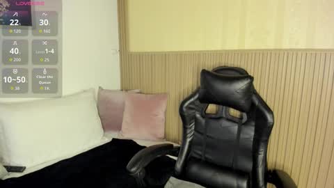 Snapshot of summer_night_ chatting on October 10, 12:11 pm Summer online show from October 10, 12:11 pm