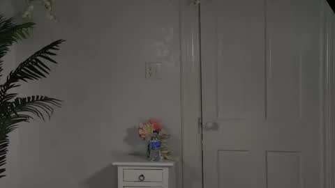 sunluscious online show from January 11, 2:23 pm