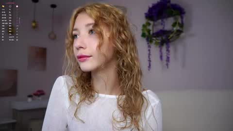 Lily online show from October 25, 1:44 pm