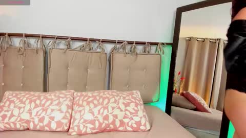 Maya online show from November 9, 12:03 am