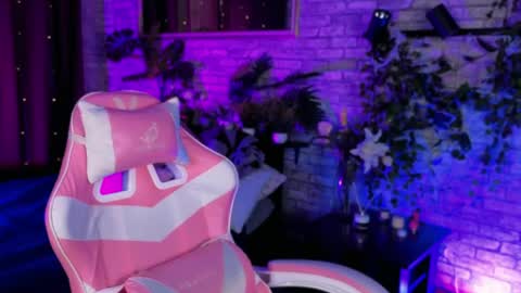 Alice online show from April 13, 1:26 pm