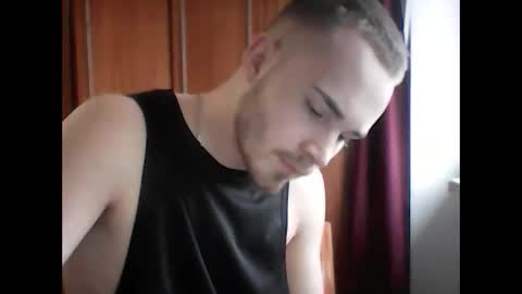 Snapshot of supermanqsky chatting on January 8, 11:32 am SupermanQSky online show from January 8, 11:32 am