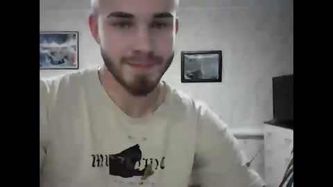 Snapshot of supermanqsky chatting on December 7, 3:36 pm SupermanQSky online show from December 7, 3:36 pm