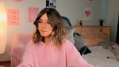 Sara online show from April 17, 1:24 pm