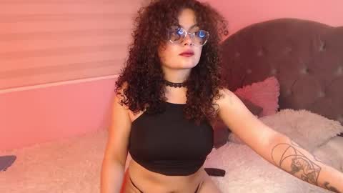 Snapshot of susan_bluee chatting on March 7, 6:24 am Susan online show from March 7, 6:24 am