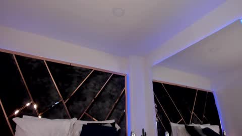 susanahenao online show from March 1, 9:59 pm