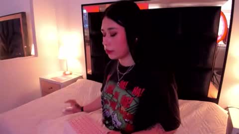 susanvilla online show from October 8, 9:32 pm