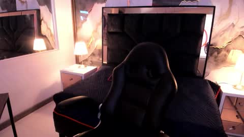 susanvilla online show from December 1, 9:46 pm