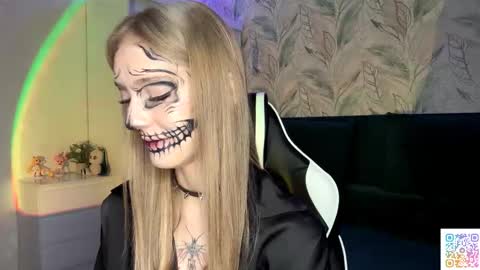 Jessica online show from October 31, 5:35 pm