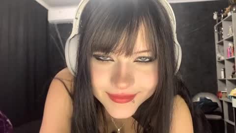 EmilySuonn online show from April 9, 6:19 am