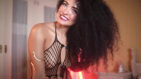 suzysuza online show from October 7, 3:08 pm