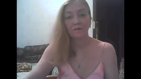 sweet4blonde609 online show from September 9, 12:38 pm
