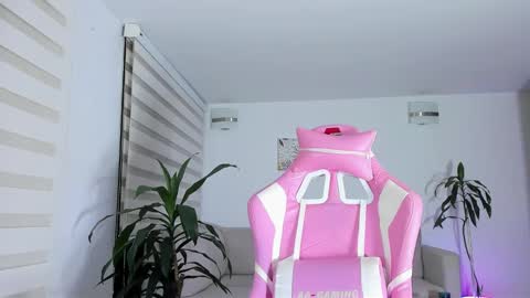 sweet_brunette88 online show from March 11, 3:04 am