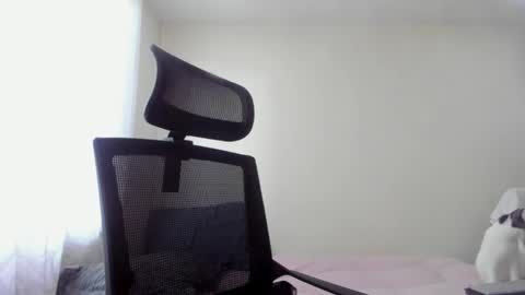 Kendra online show from April 9, 1:39 pm