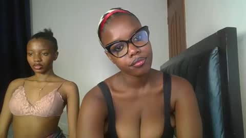 sweet_ella6 online show from April 19, 9:17 pm