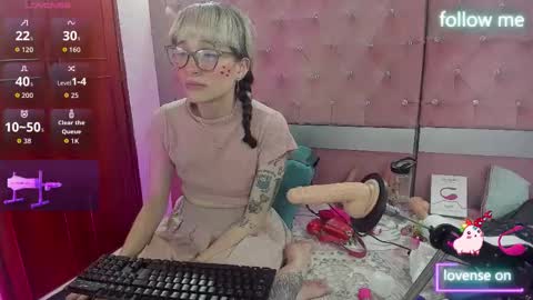  emmili  online show from November 18, 1:47 pm