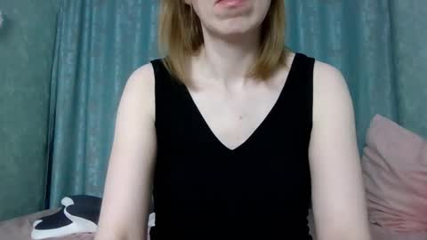 sweet_lilbunny online show from February 22, 5:48 pm