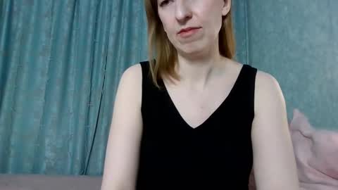 sweet_lilbunny online show from February 11, 5:50 pm