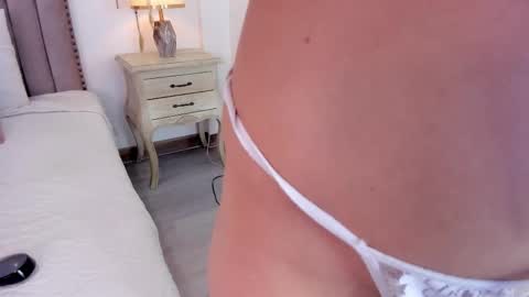 Snapshot of sweet_love__ chatting on September 27, 2:26 pm sweet_love__ online show from September 27, 2:26 pm