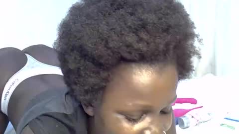 sweet_melodiyy online show from April 18, 8:09 pm