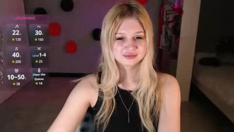 Snapshot of sweet_nicole_333 chatting on October 31, 1:44 pm sweet_nicole_333 online show from October 31, 1:44 pm