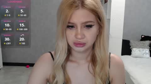 Snapshot of sweet_nicole_333 chatting on October 2, 8:02 am sweet_nicole_333 online show from October 2, 8:02 am