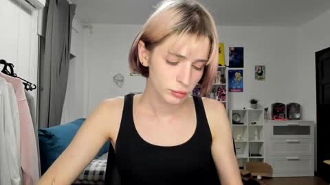 kira online show from March 15, 7:06 pm